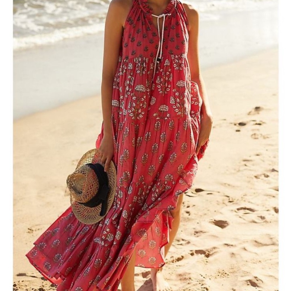 Chic Floral Maxi Dress in Red